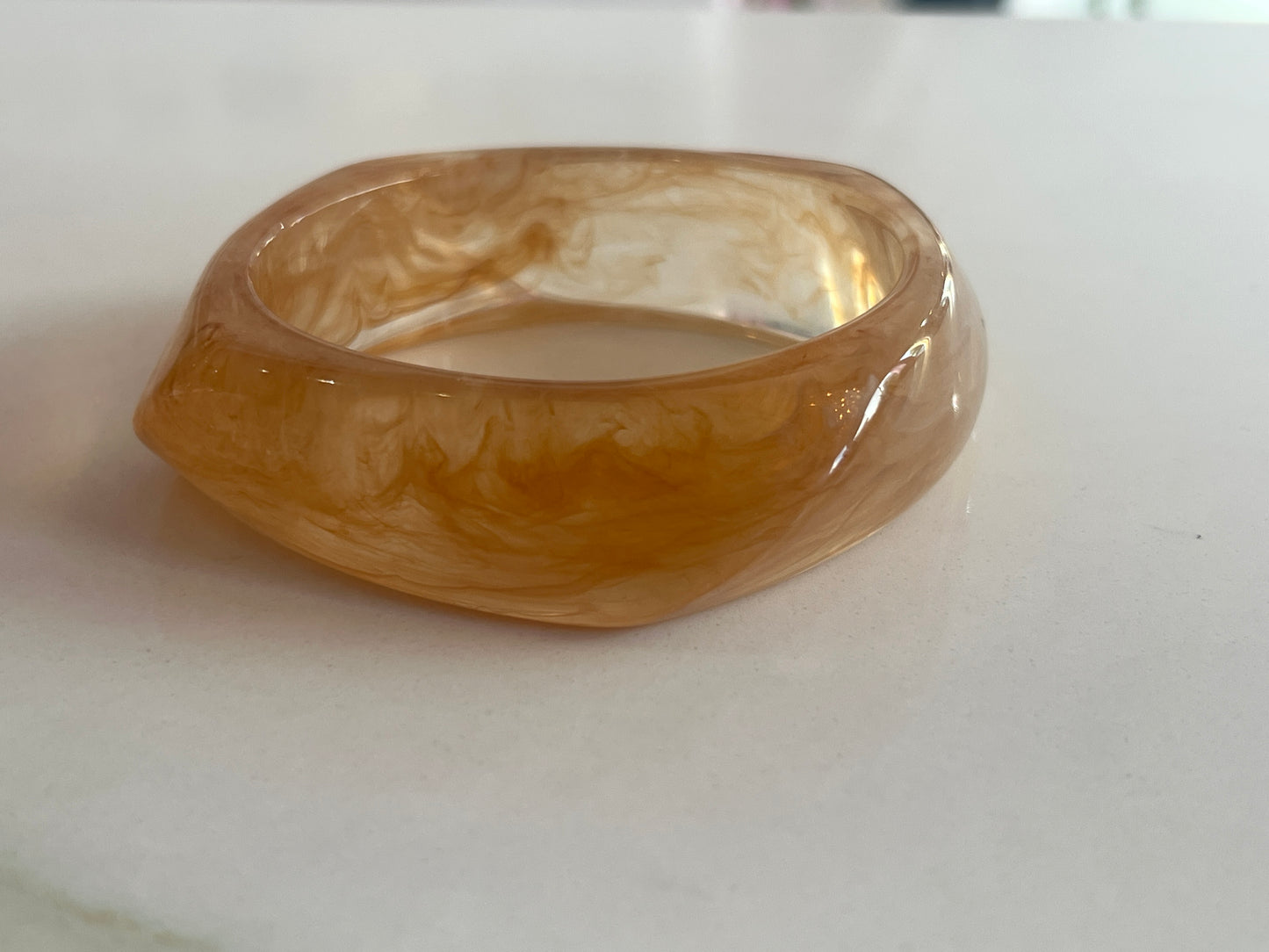 Bangle mármol crema