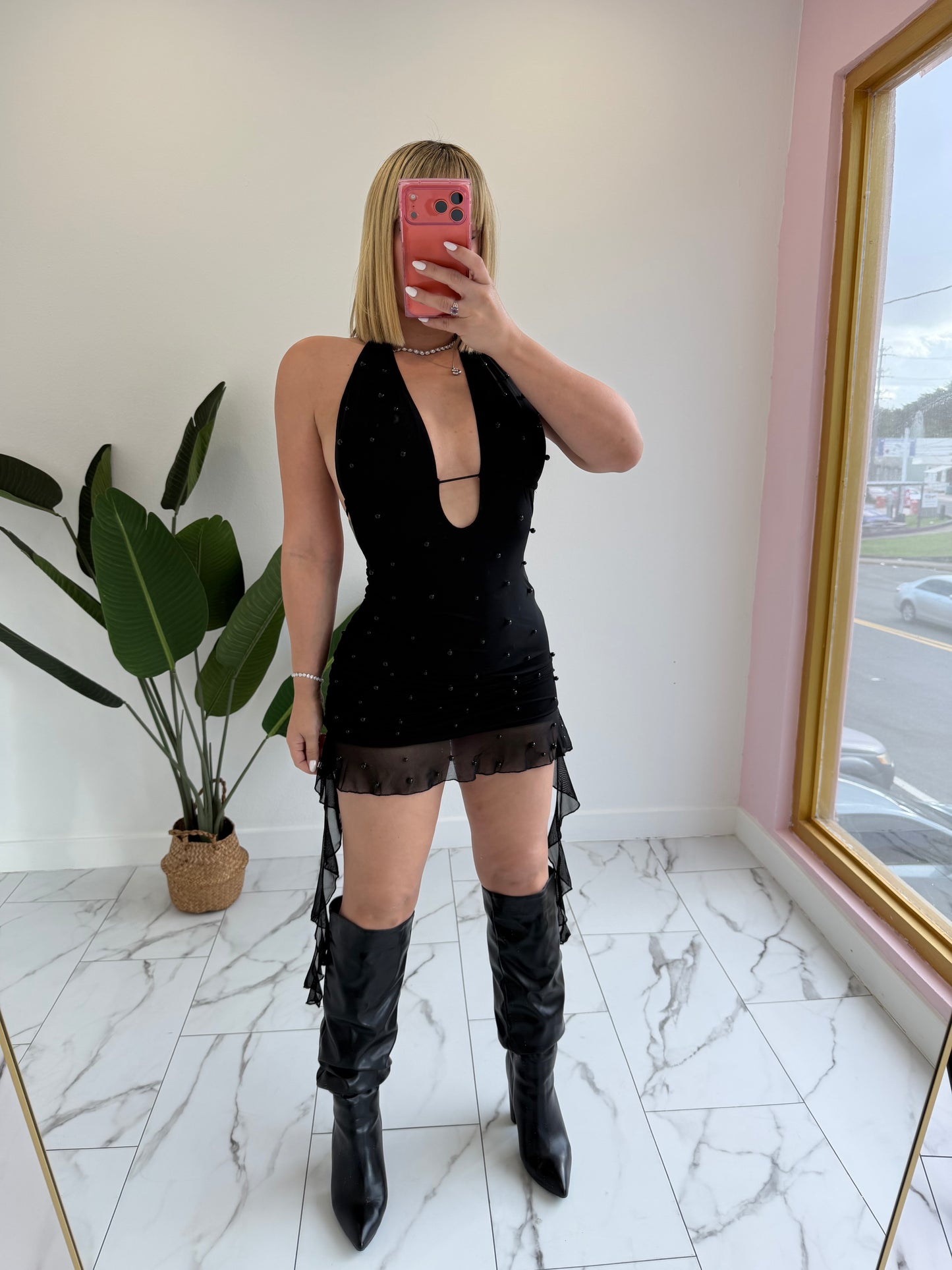 Perlas black dress