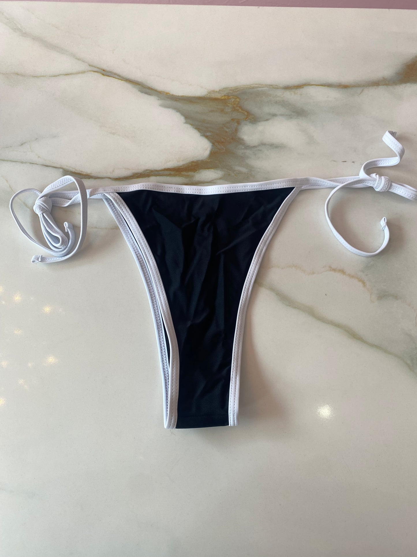 B&W G bikini set