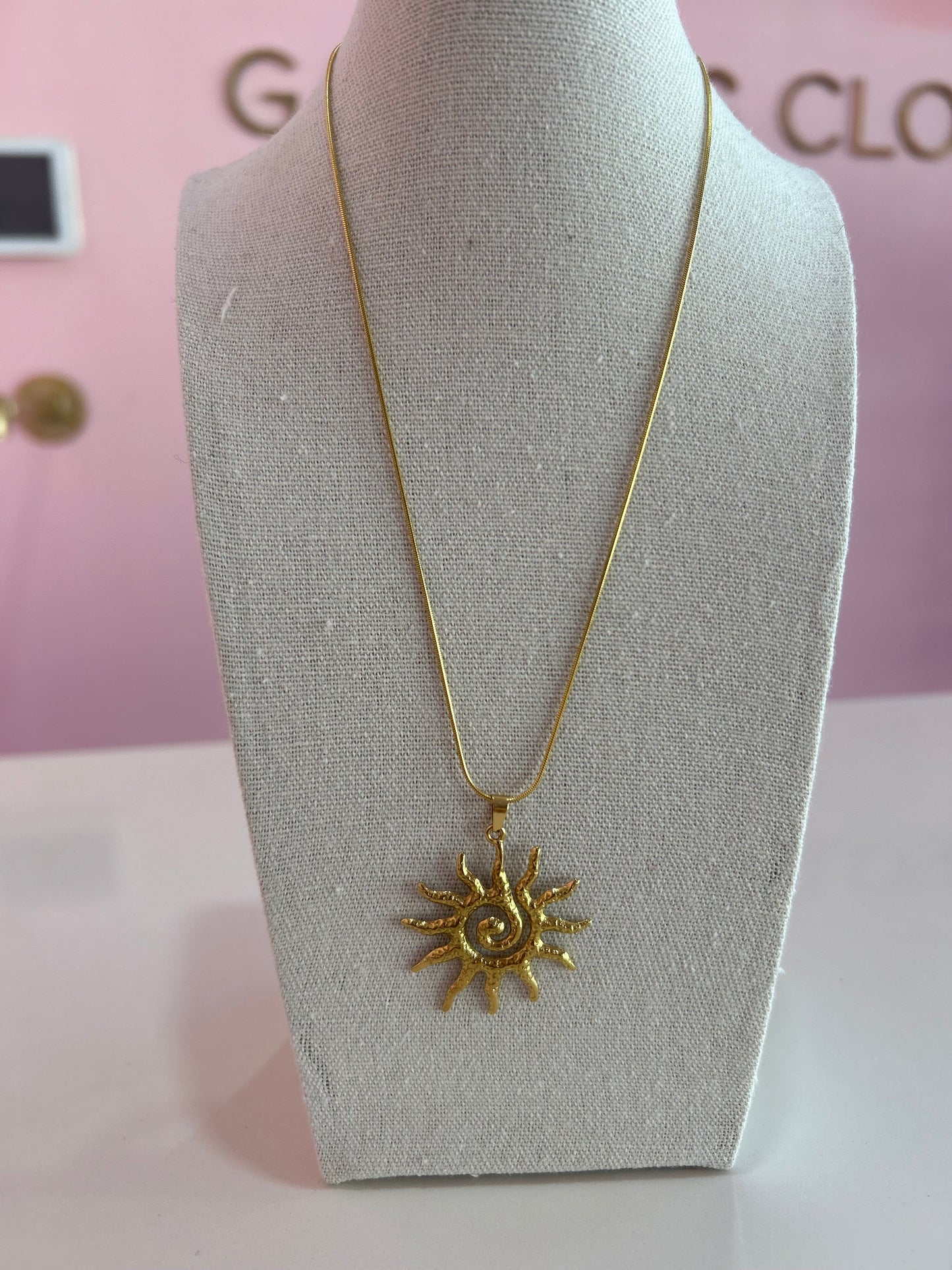 Sol taíno collar