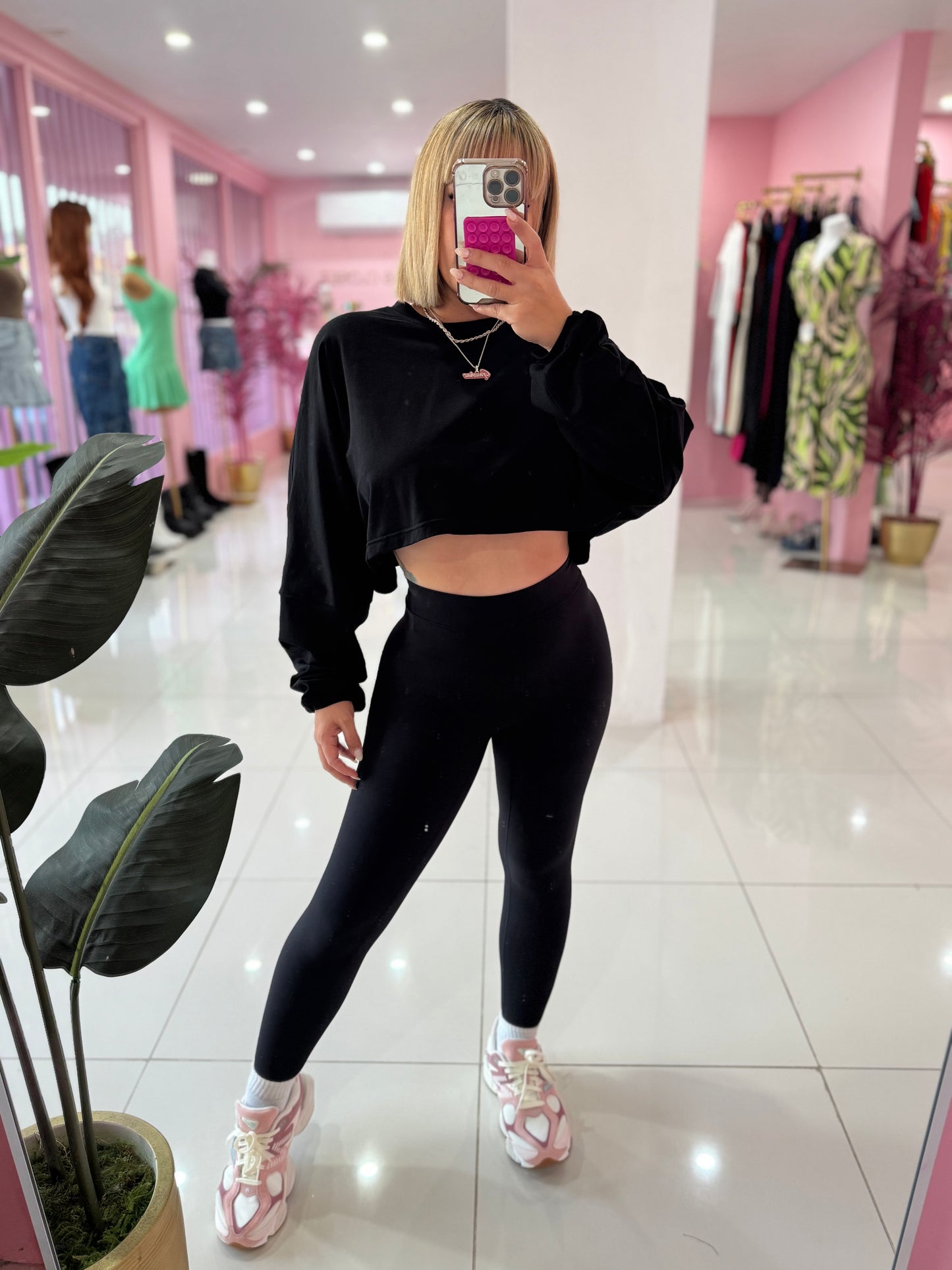 Crop top sport manga larga