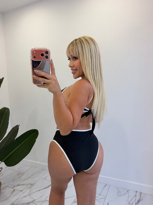 B&W HW bikini set