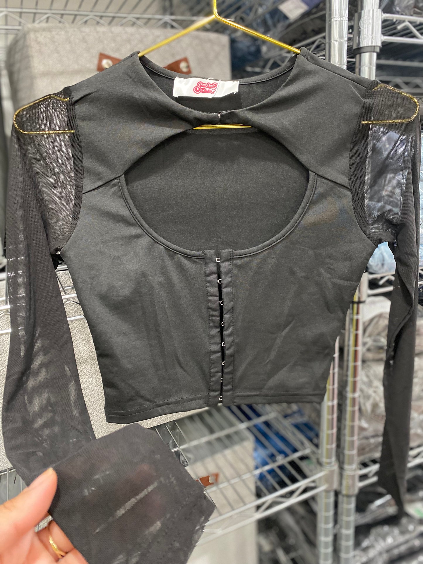 Crop top manga larga