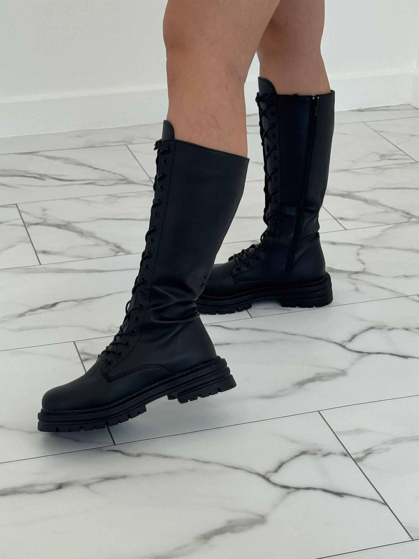 Botas combat cordones