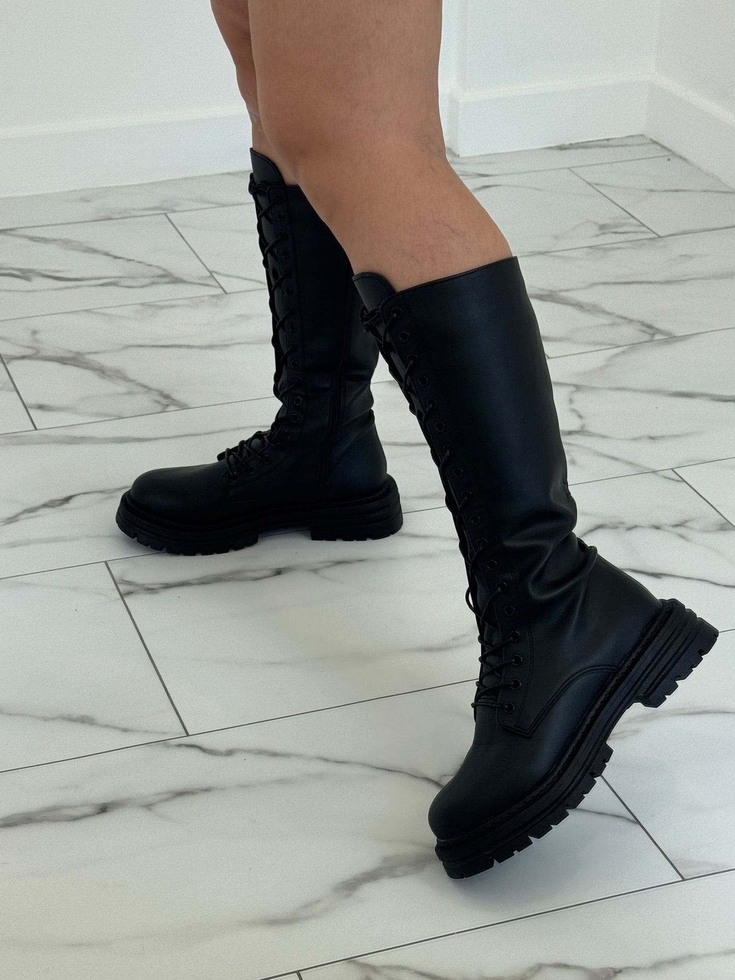 Botas combat cordones