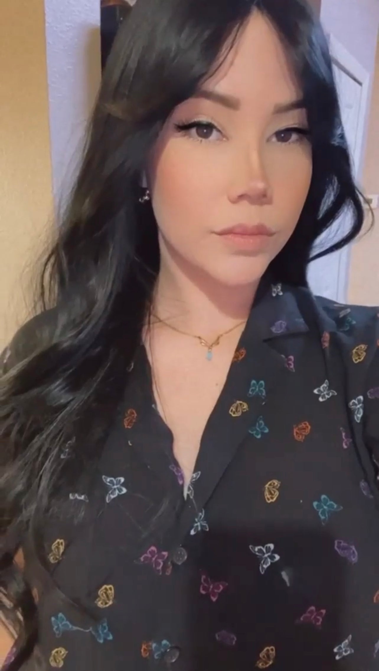 26 Premium Black Waves