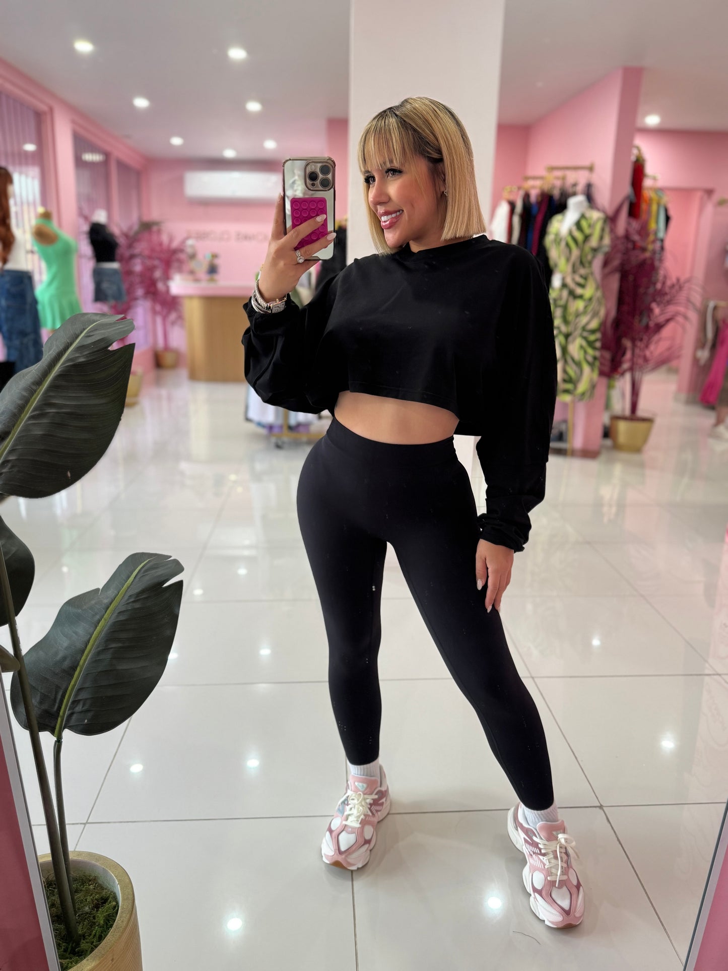 Crop top sport manga larga