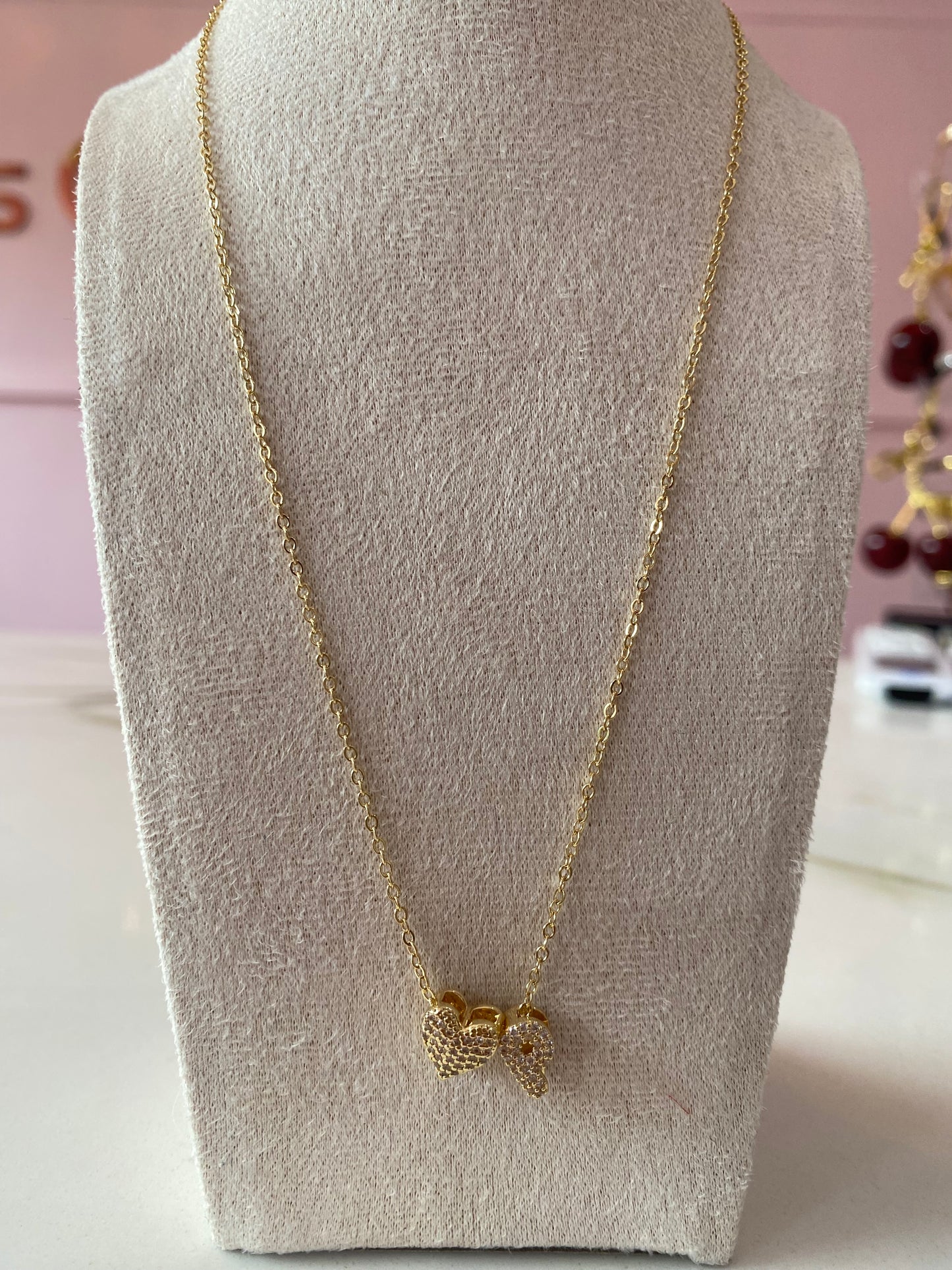 Letra collar con corazon