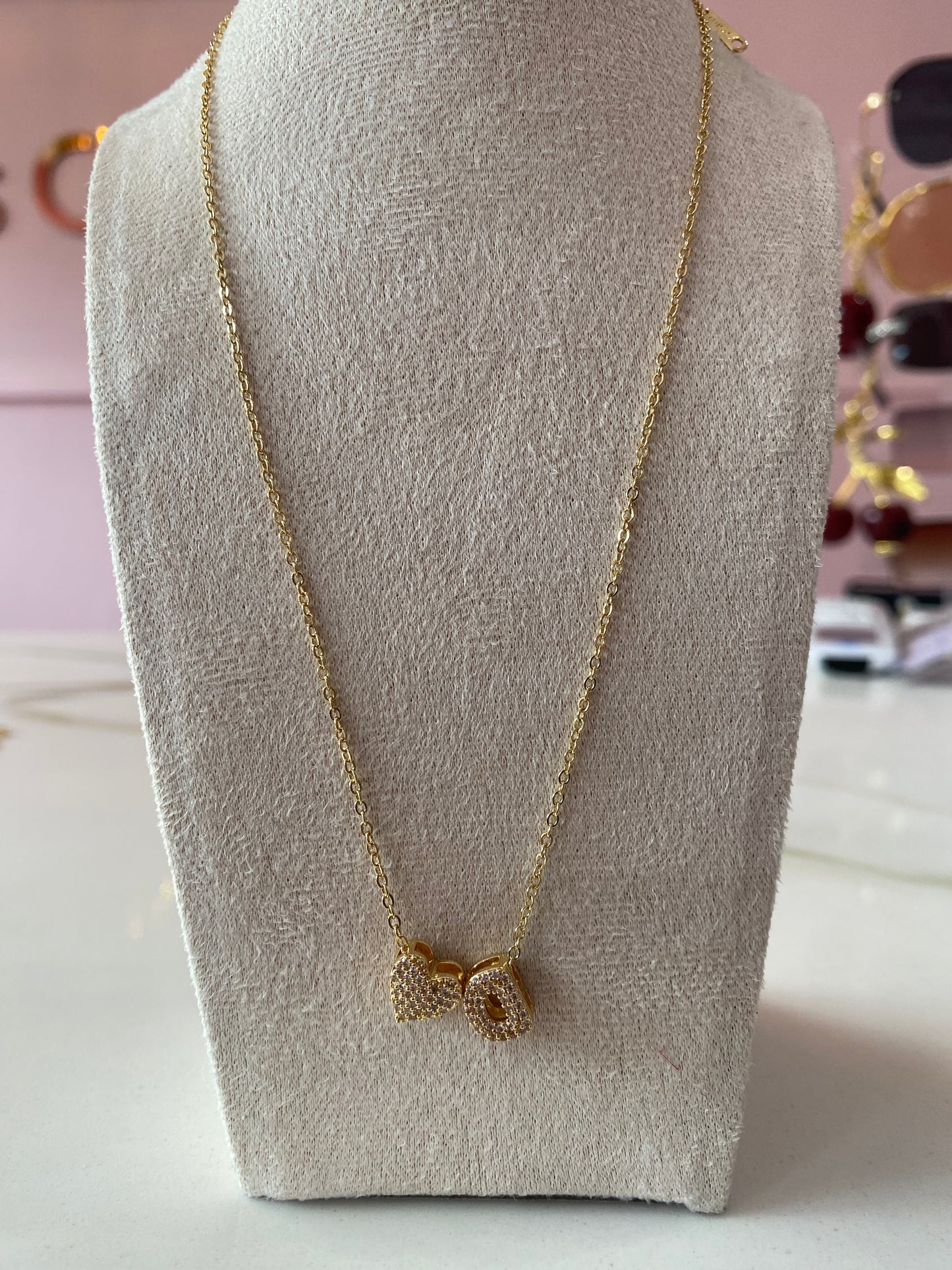 Letra collar con corazon