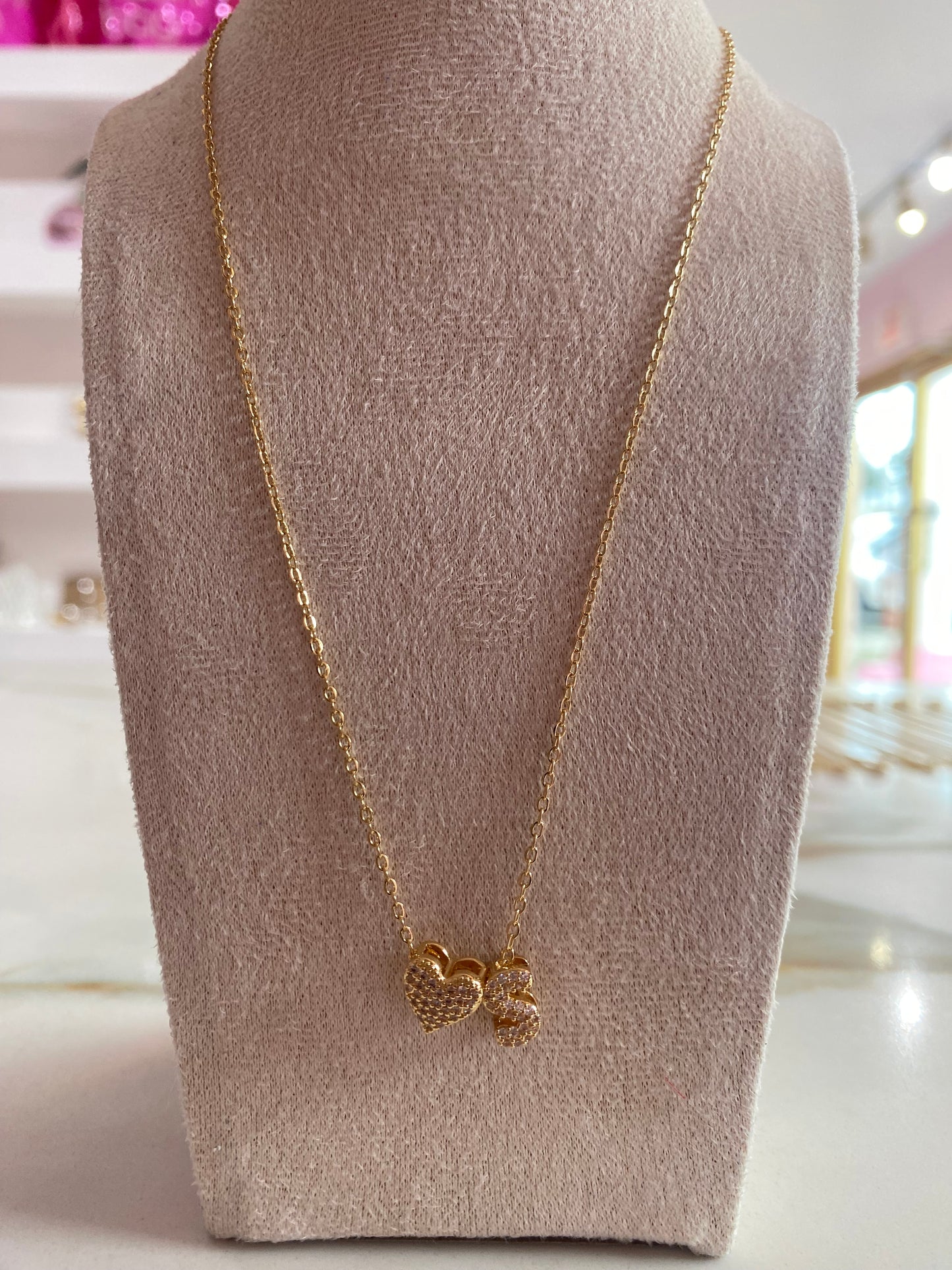 Letra collar con corazon