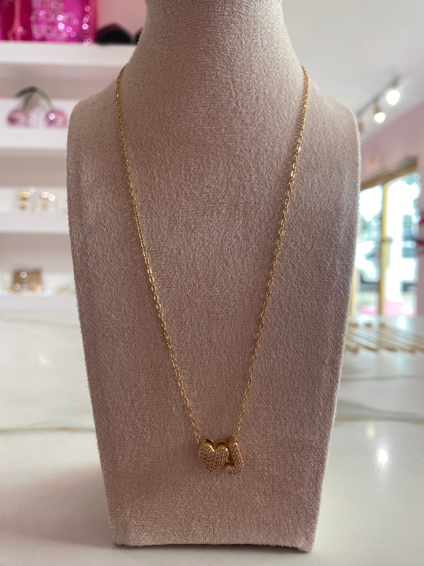 Letra collar con corazon