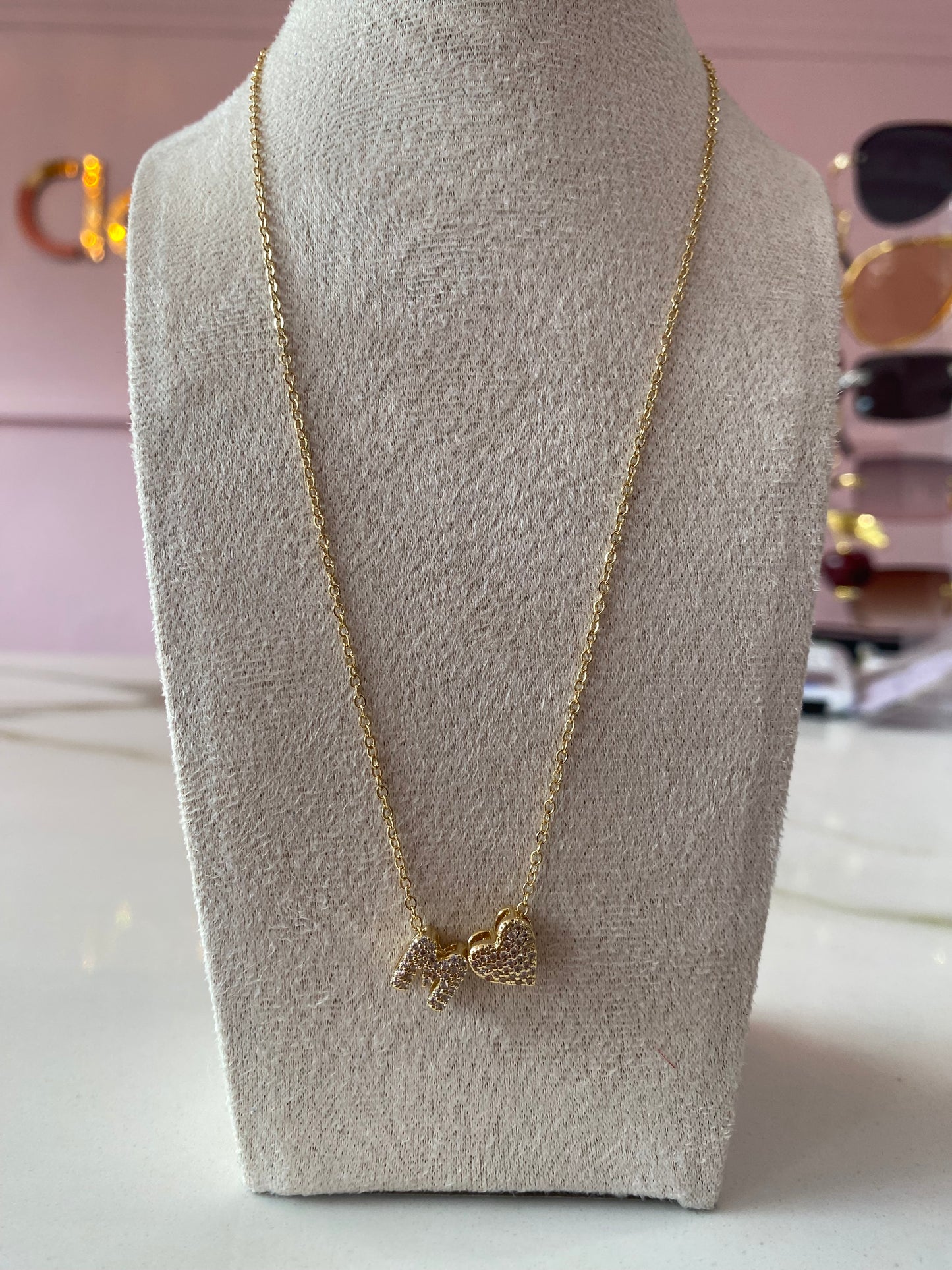 Letra collar con corazon
