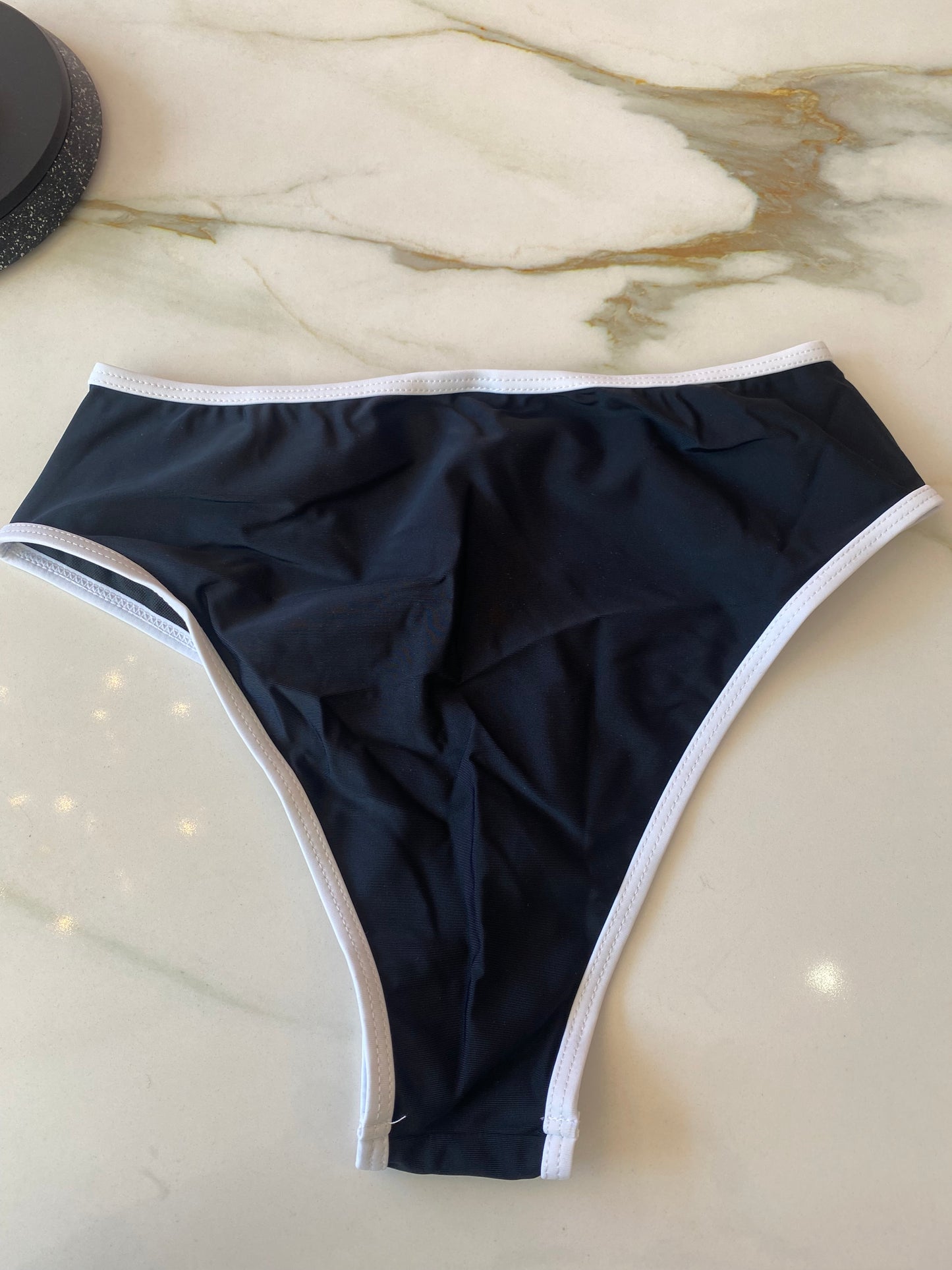 B&W HW bikini set