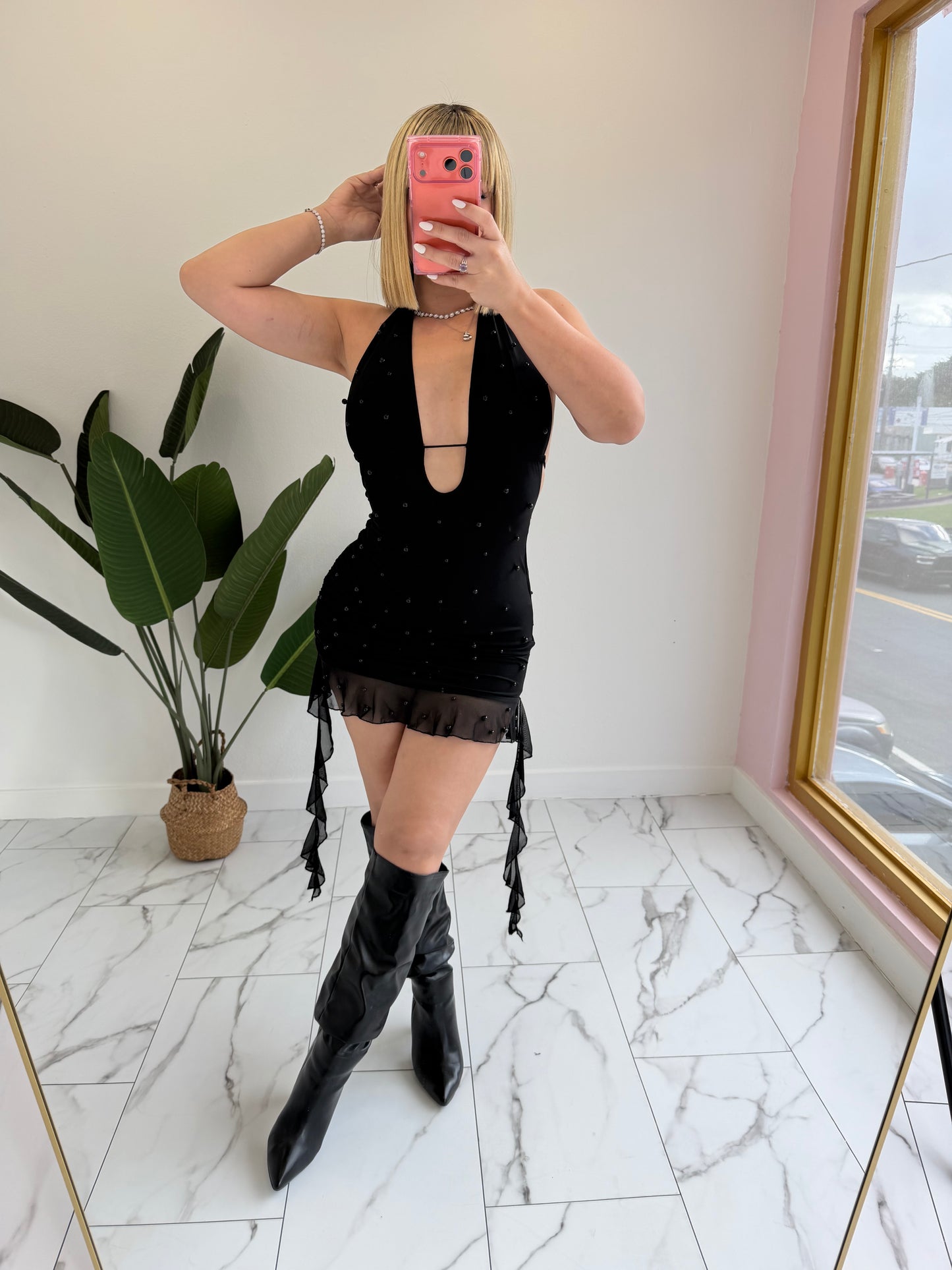 Perlas black dress