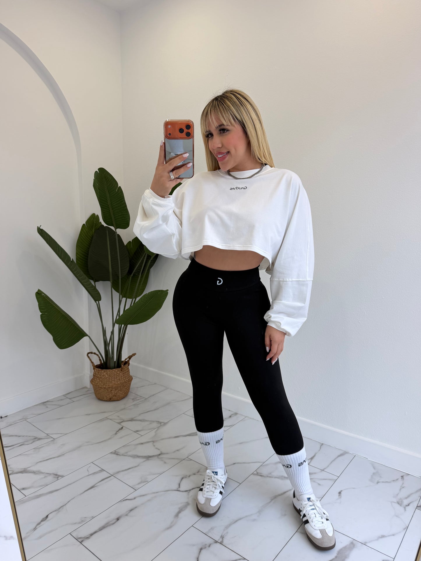 Crop top G manga larga