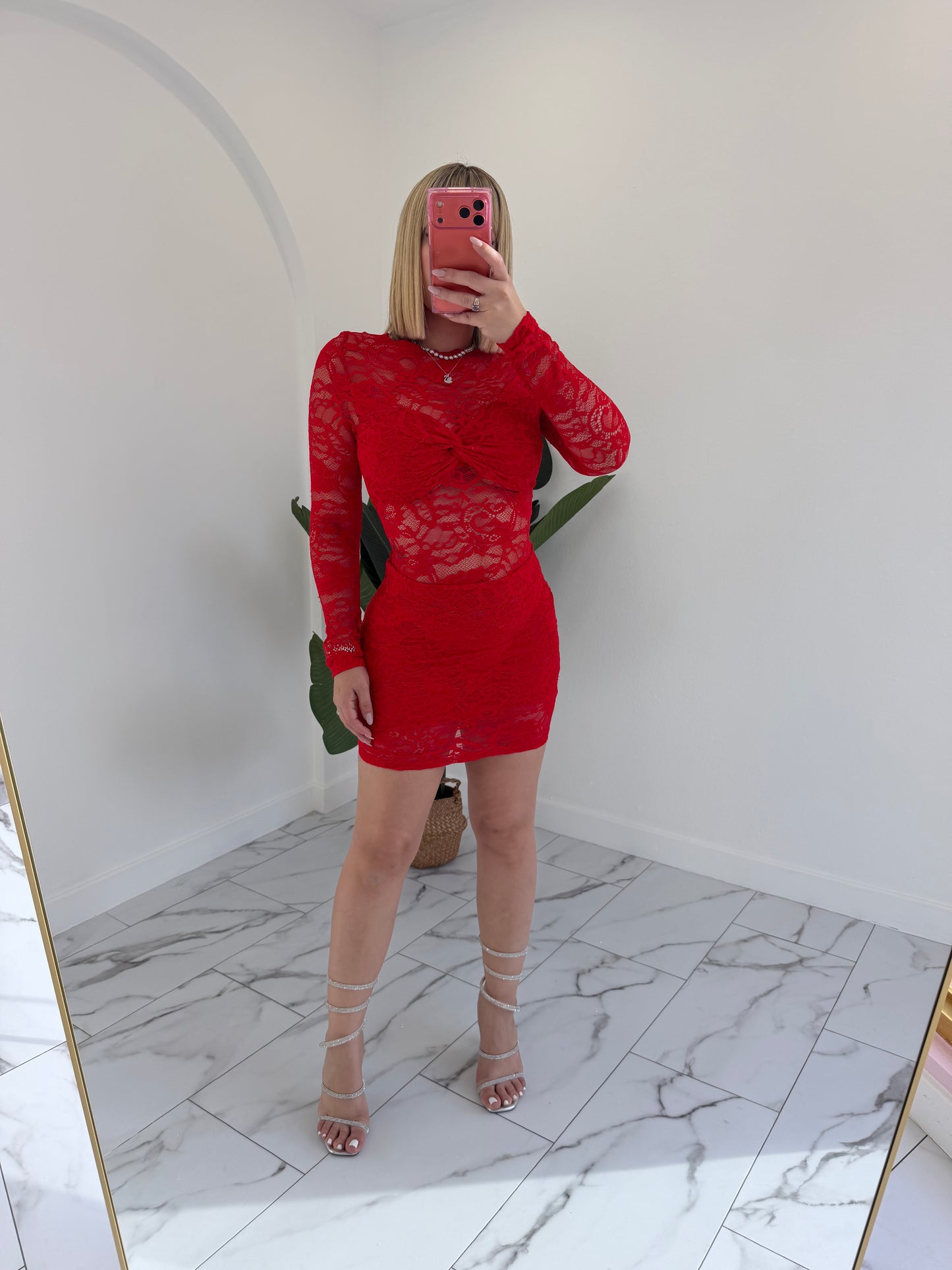 Encaje red dress