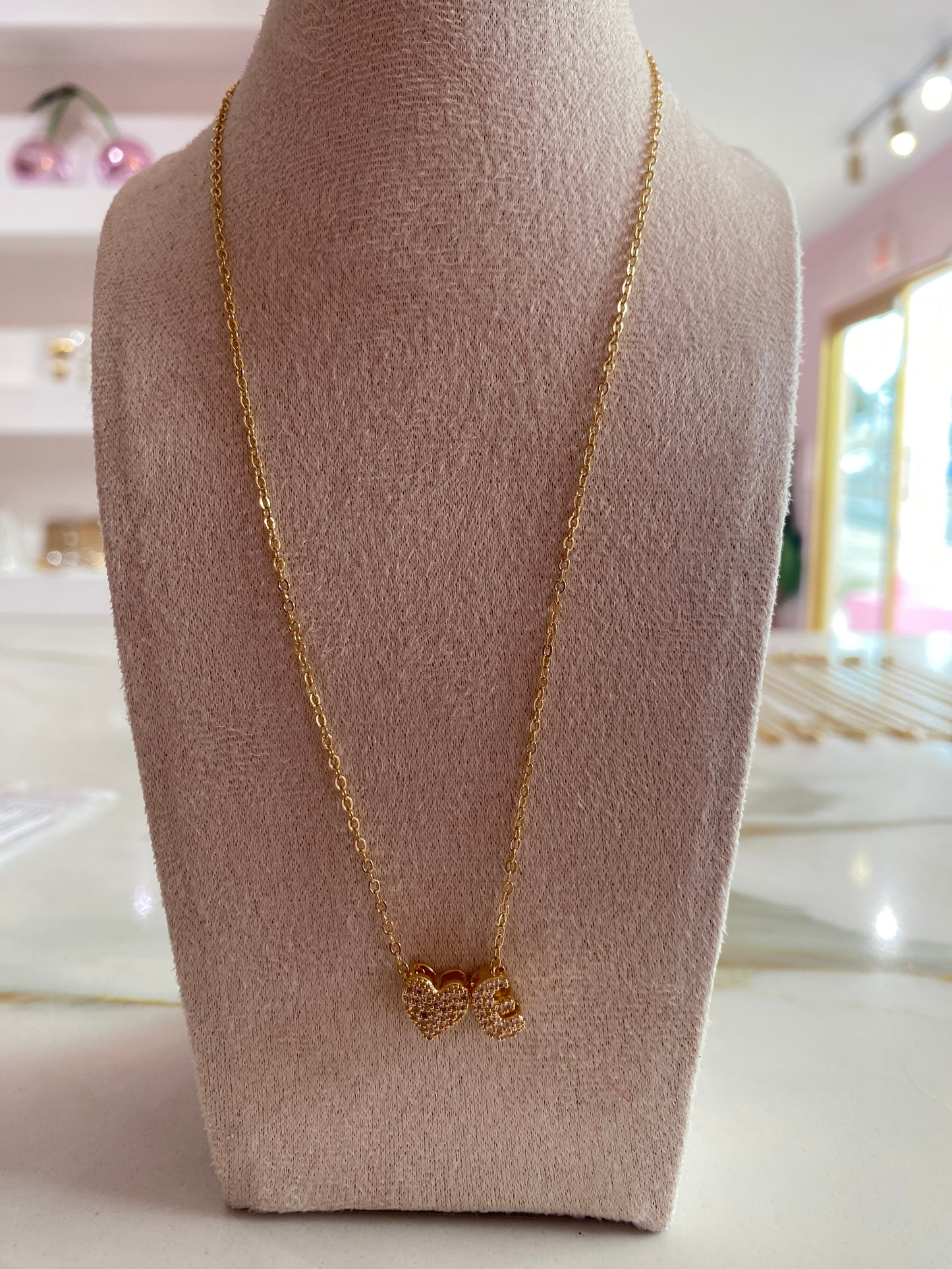 Letra collar con corazon
