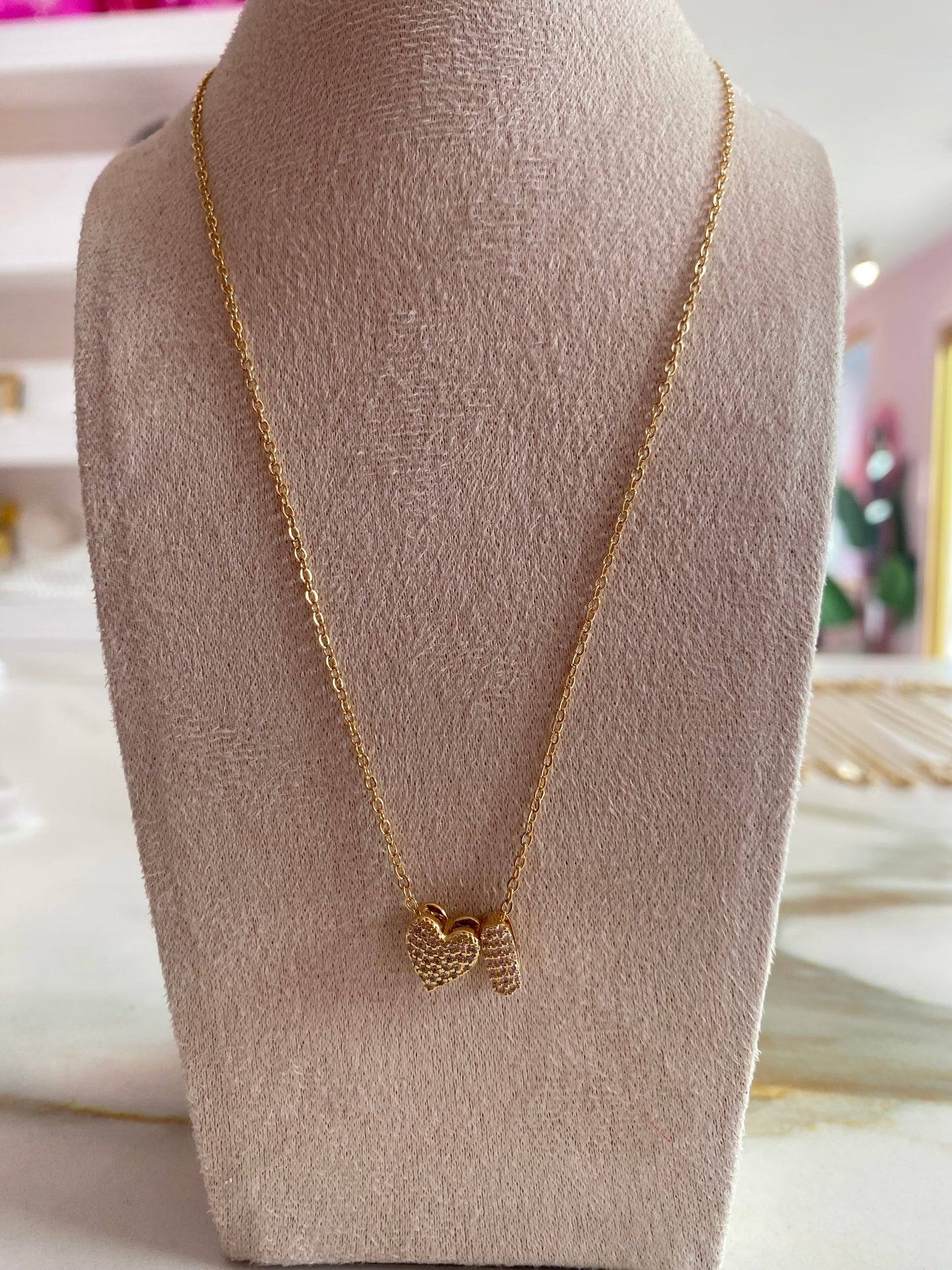 Letra collar con corazon