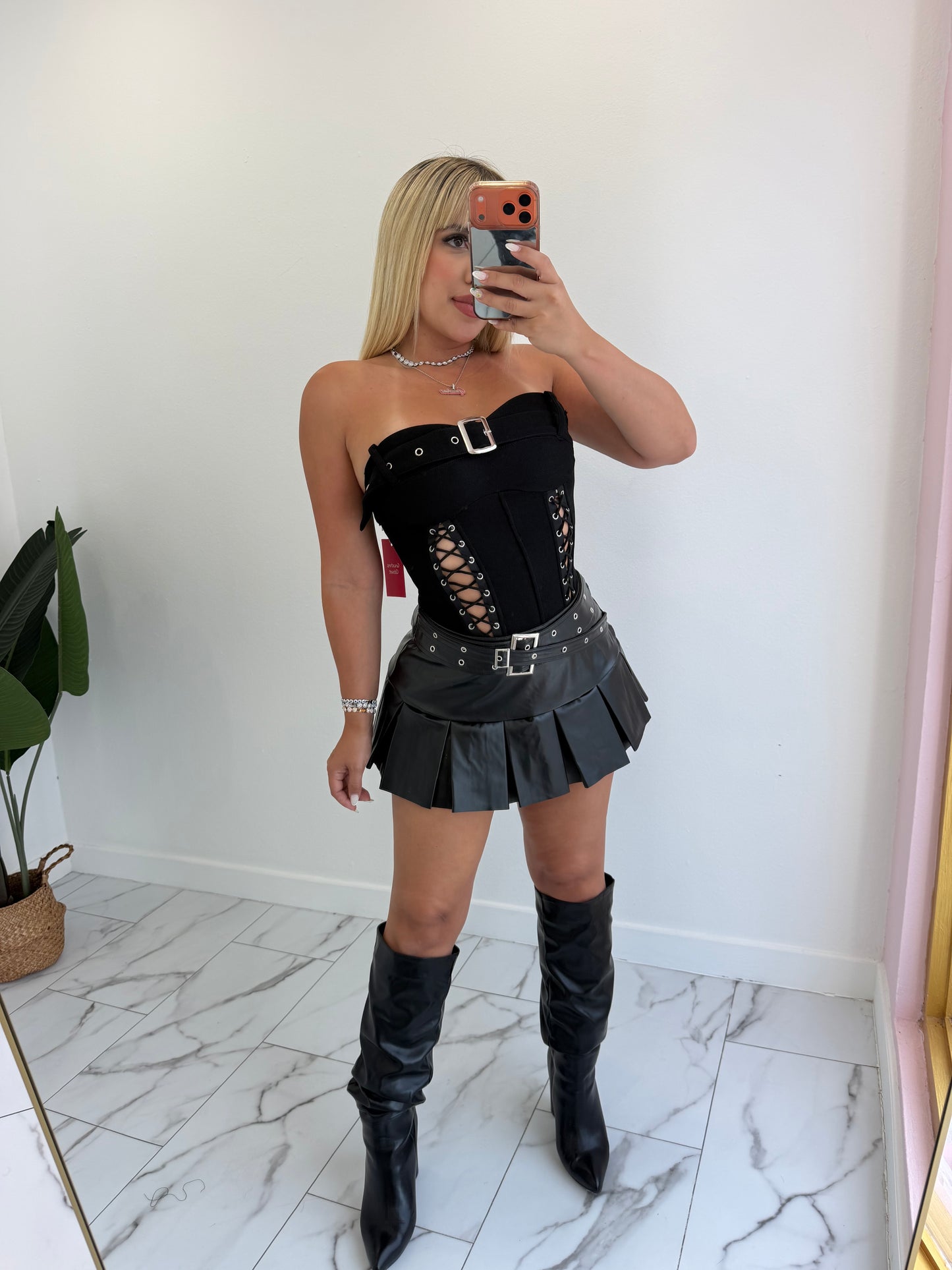 Leather correas MINI skirt