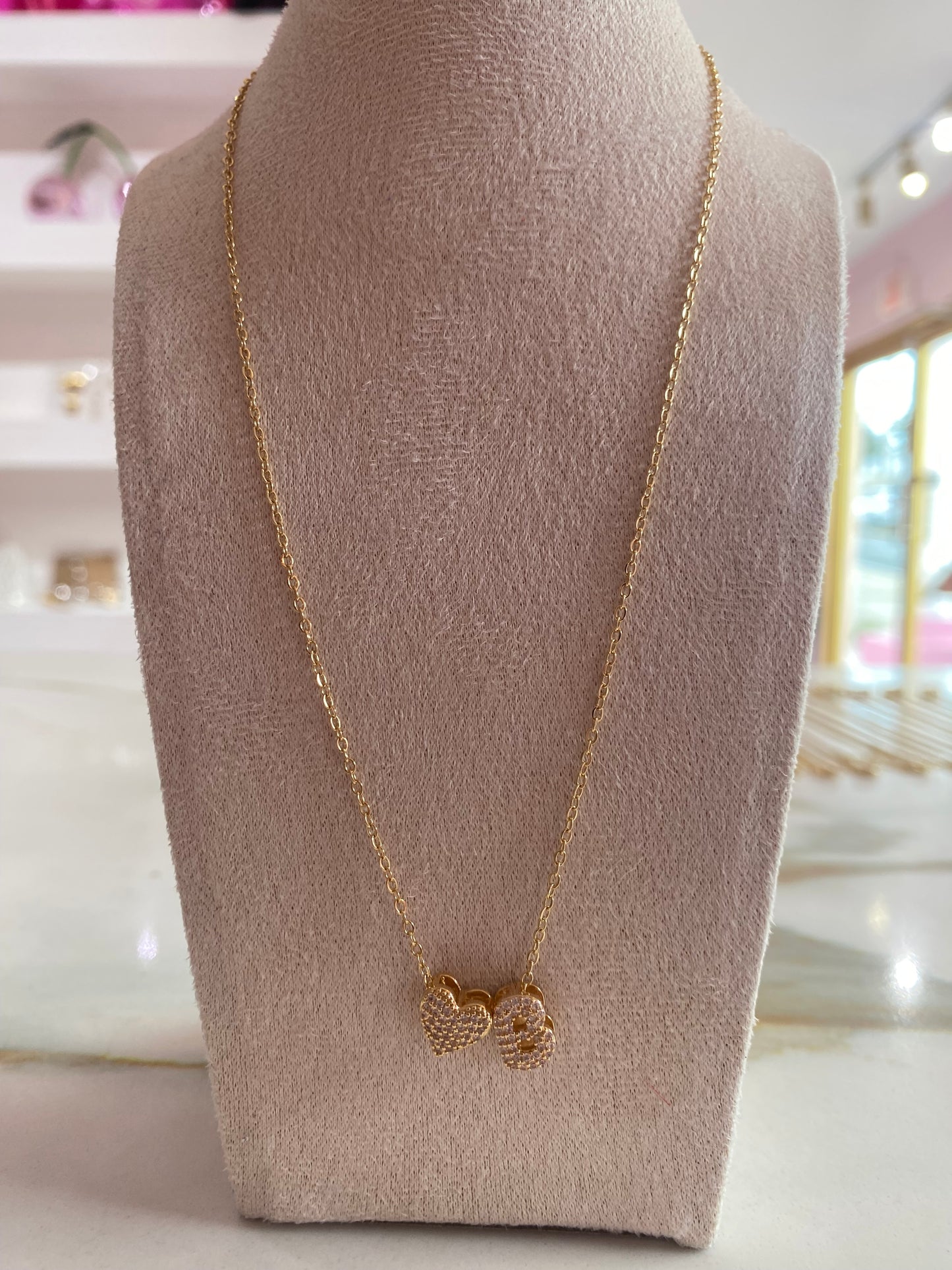 Letra collar con corazon